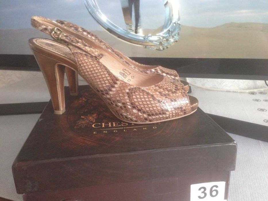 Продам женские босоножки