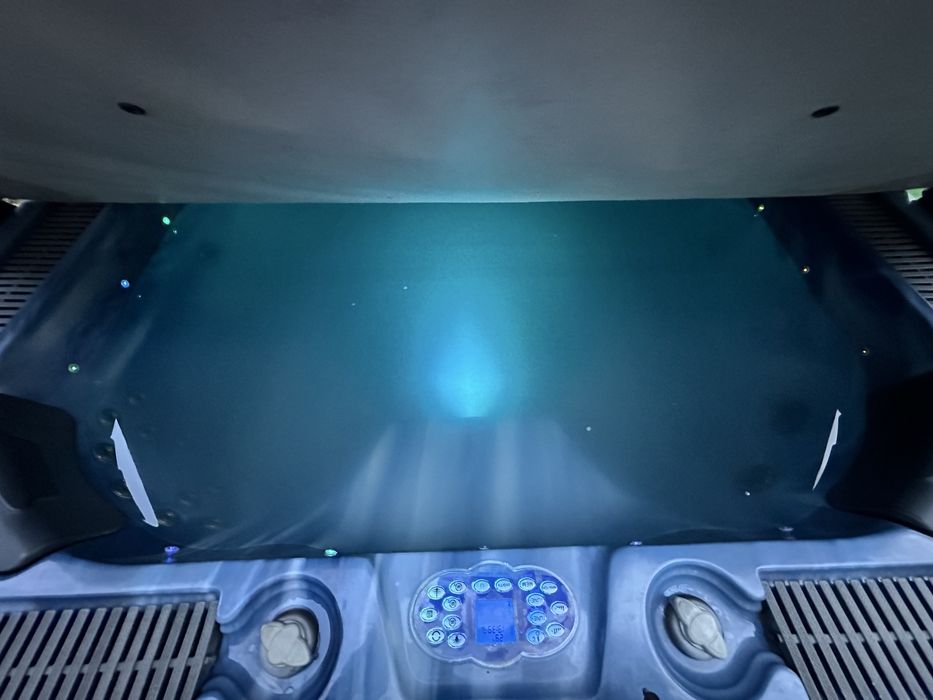 Jacuzzi electric 8 persoane - pret de ciubar 13000 lei