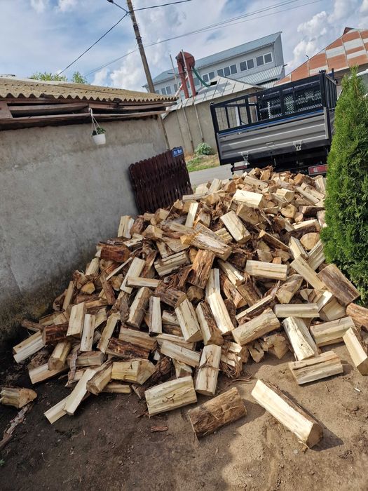 Lemn de foc cu transport la domiciliu.