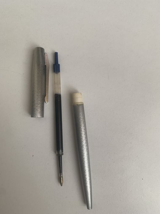 Набор ручек в отличном состоянии корпус металл
