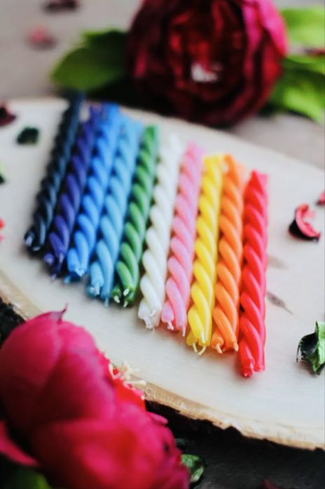 свечи восковые разного цвета