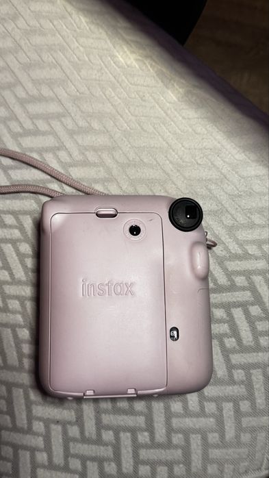 instax mini 12 в хорошем состоянии