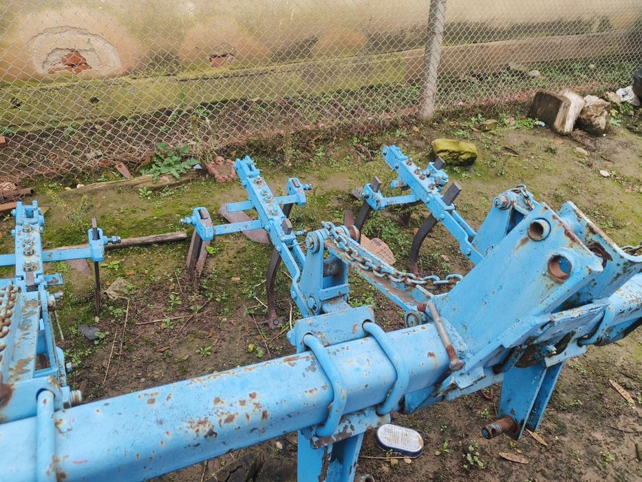 Cultivator ; prășitor  3 secții