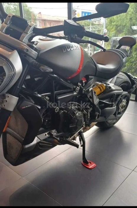 DUCATIX-Diavel Black Star edition
