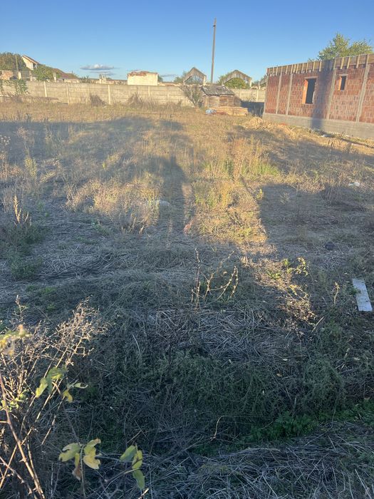 Teren de vanzare cu utilitati