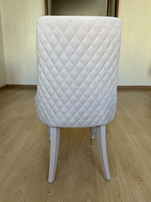 Прадётся мягкие стулья