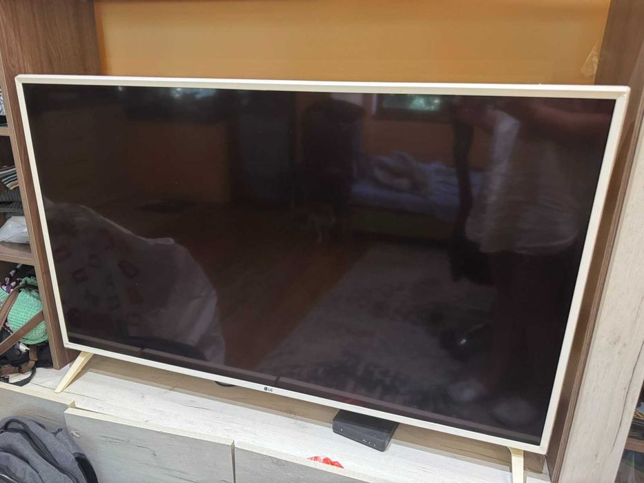 Телевизор LG 49UM7390PLC