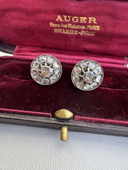 Cercei din aur cu diamante montate in argint