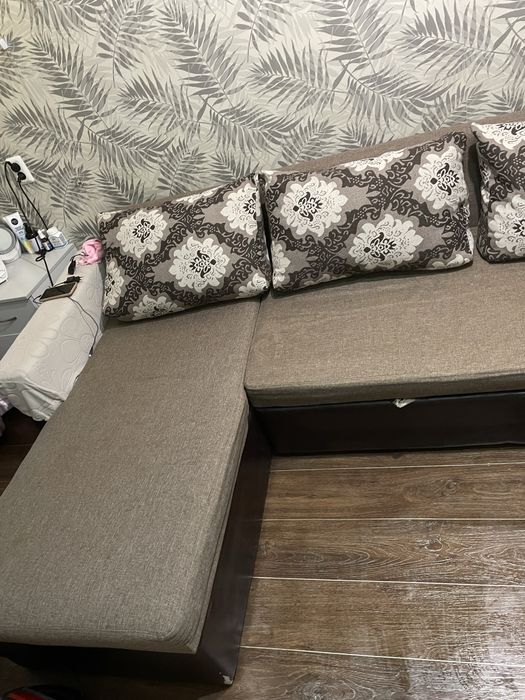 Угловой диван в гостиную