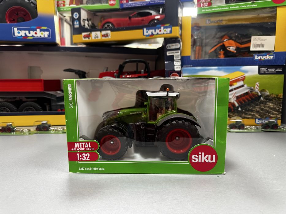 Трактори, комбайни,строителна техника и инвентар Bruder, Siku, Wiking