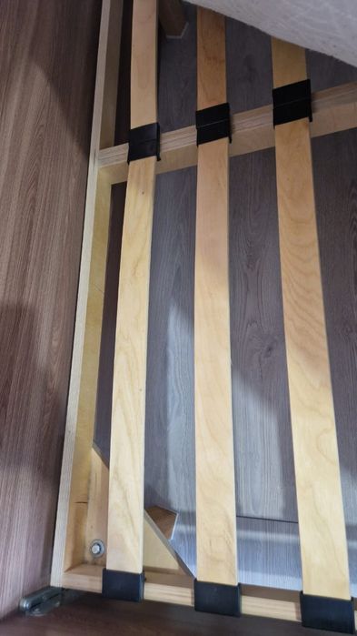 Продам кровать с матрасом вместе ( после химчистки )