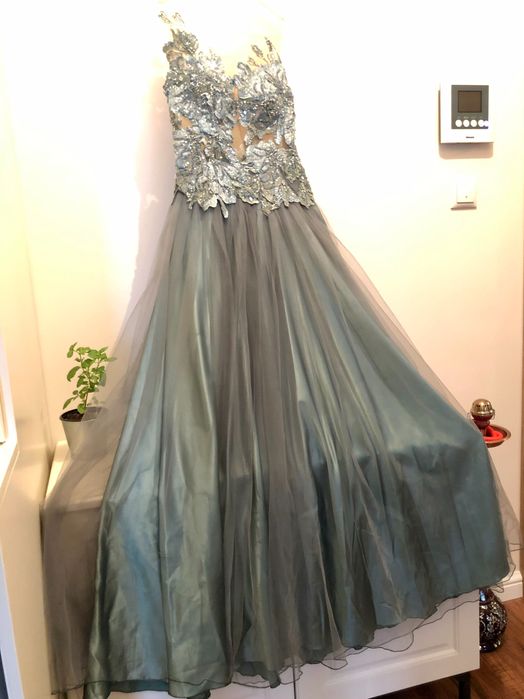 Намалена! Продавам официална рокля на известен български дизайнер