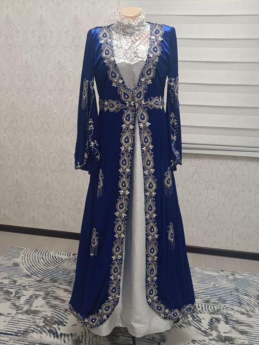 To'y liboslari (ansambl) sotiladi