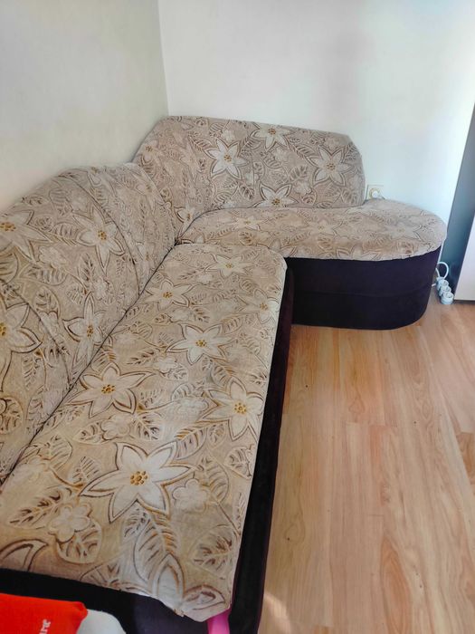 Разтегателен диван за дневна