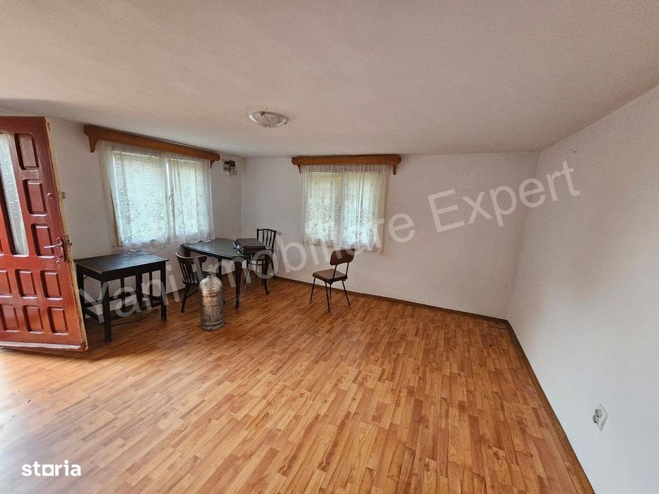 Casă de vânzare în comuna Domnești, județ Argeș.