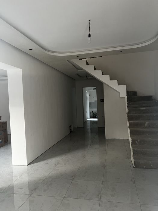 Hovli sotiladi yangiobod arentir aliyeva yangi hovli 2qavatli