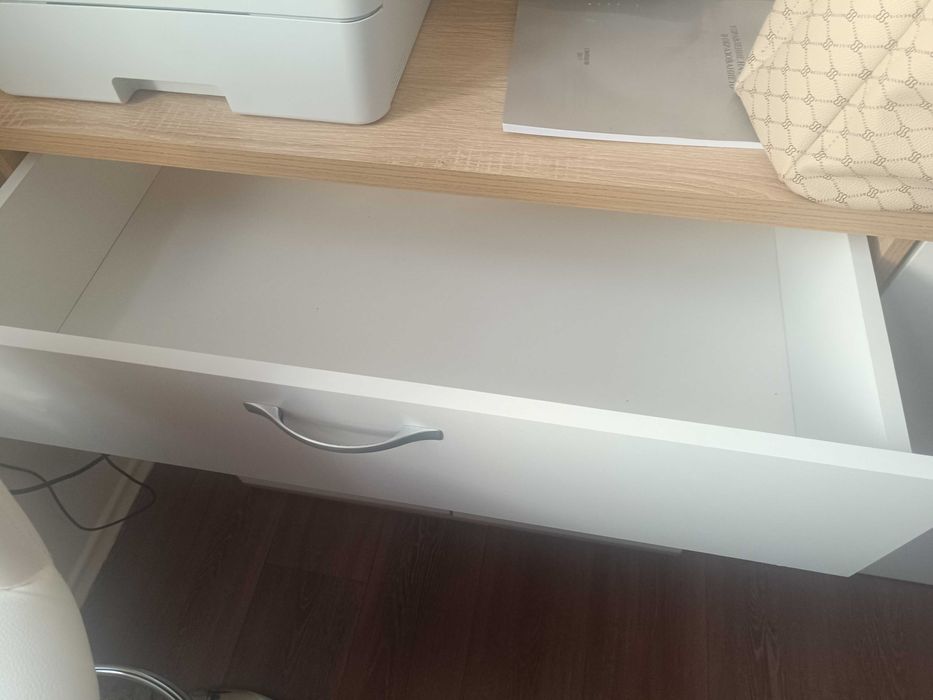 Скрин с чекмедже