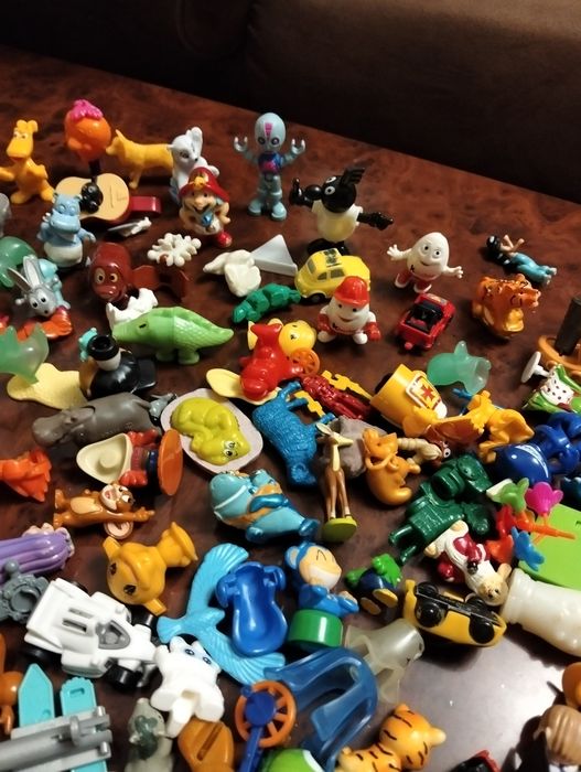 Продам Киндер игрушки.