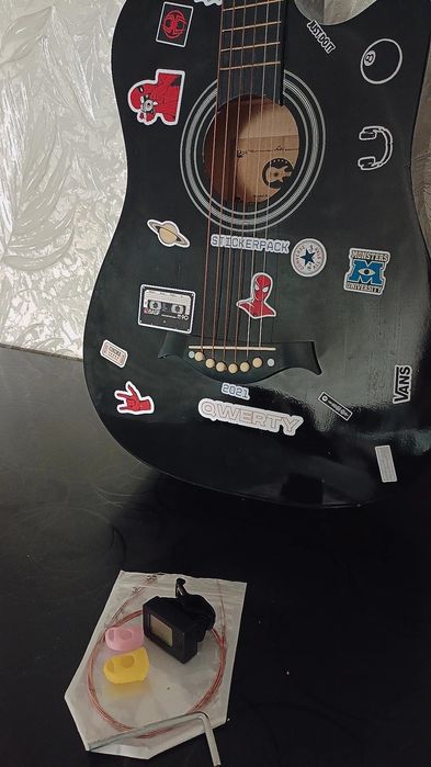 Акустическая гитара