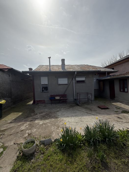 Casa zona teatrul de vara