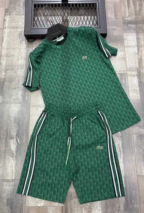 compleu nou cu eticheta Lacoste