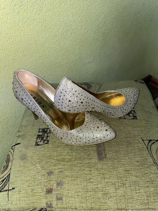 женские туфли лодочки.