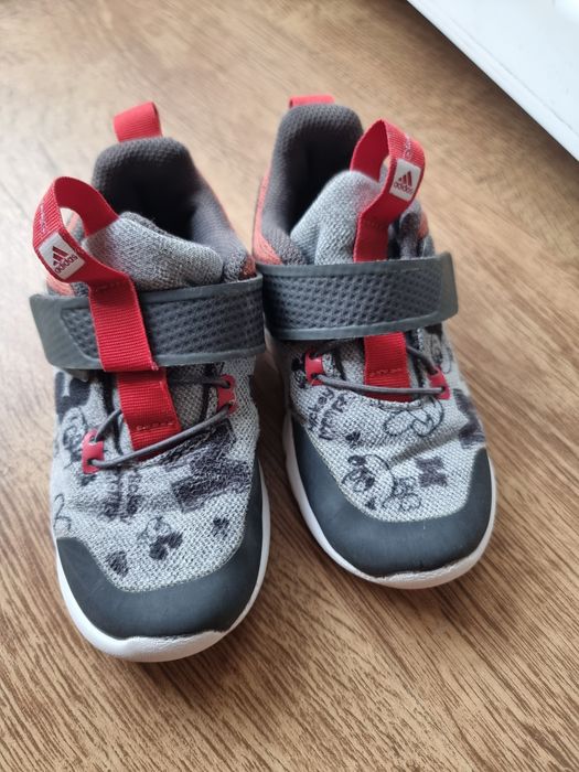 Маратонки Adidas номер 25