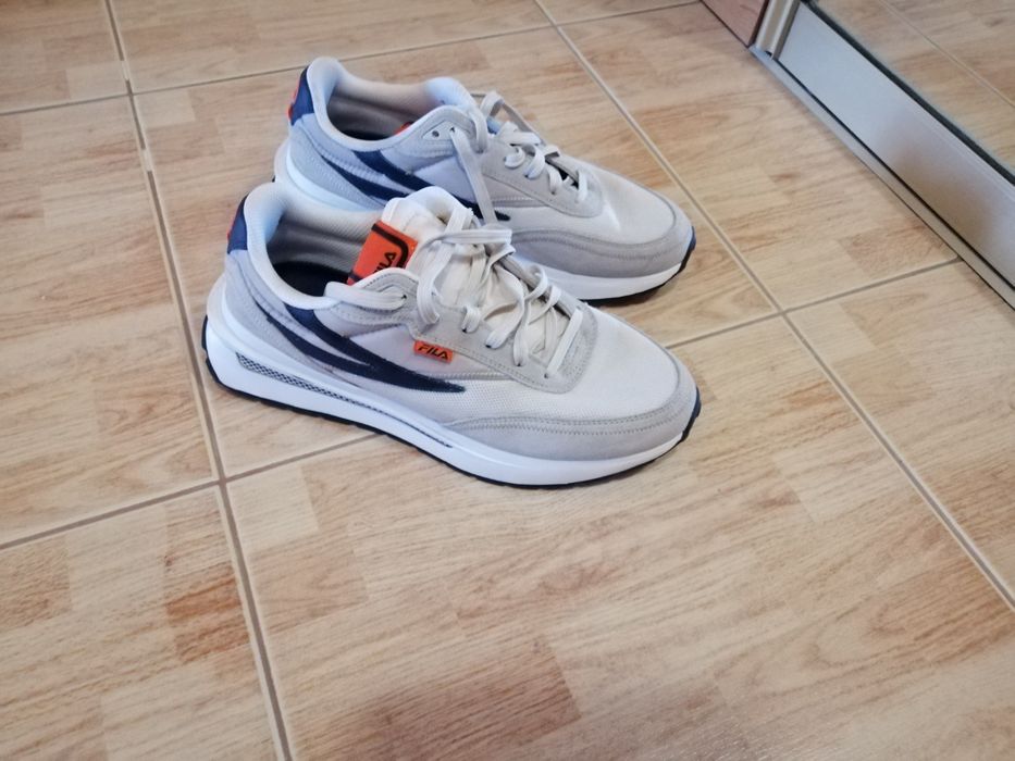 Продам кроссовки Fila