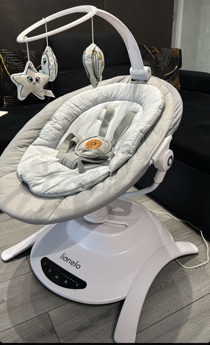 Balansoar, Lionelo, Bella, Multifunctional, Electric, Scaun reglabil, Ecran tactil si telecomanda, 6 miscari unice, 5 viteze, Cu melodii, Gri
