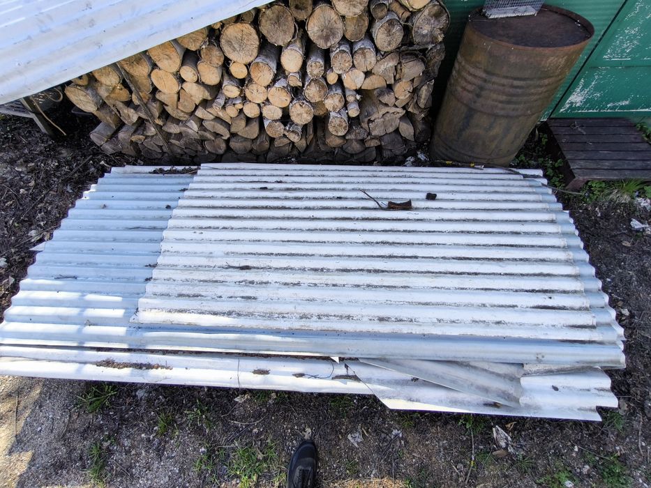Tabla ondulata, vopsita, utilizata