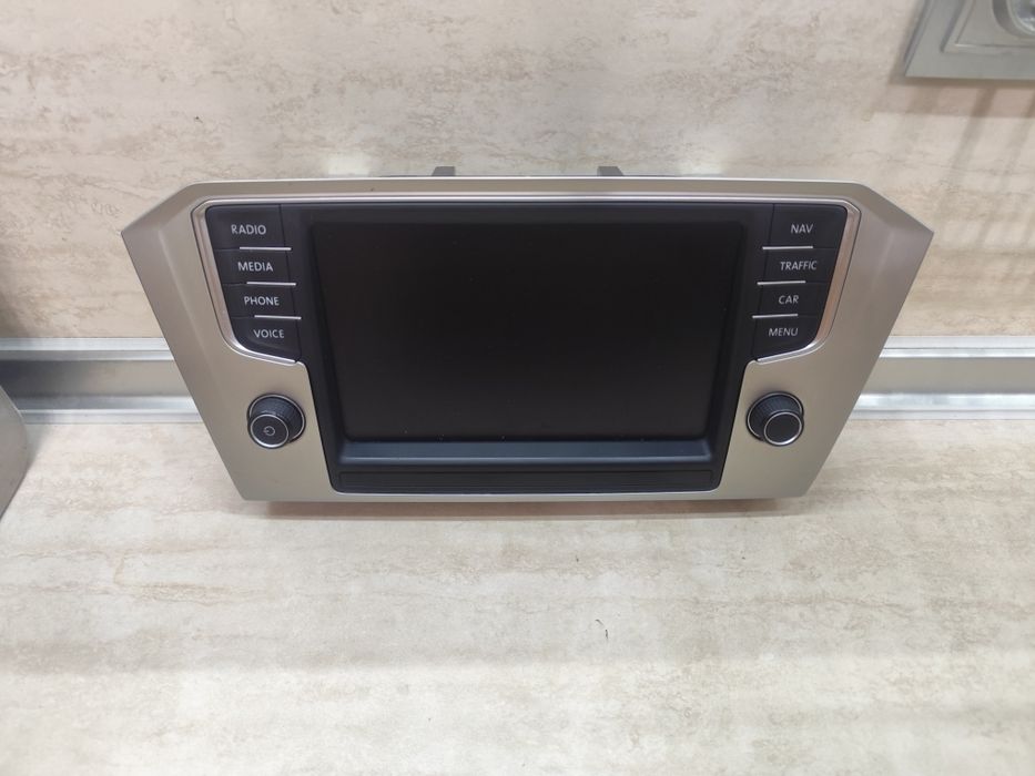 Екран VW passat B8