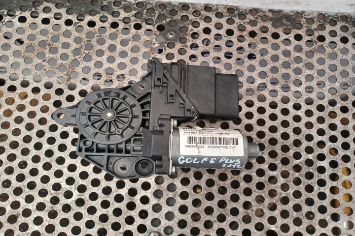 Motoras macara geam spate stanga 5K0959703E Volkswagen VW Golf 6 [200