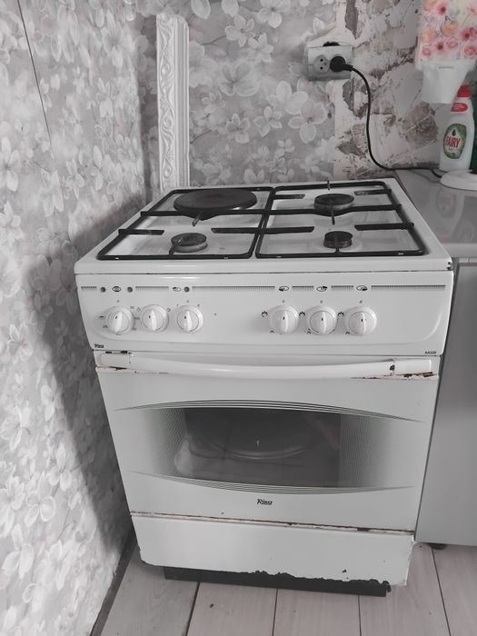 Продам газовую плиту