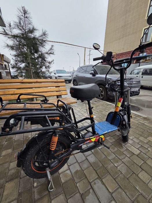 LARGO MOTORS  sotiladi