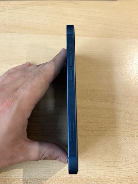 Продавам айфон 13 64 ГБ