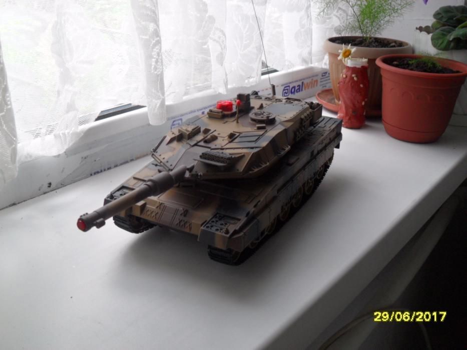 Танковый бой ( танки радиоуправляемые )