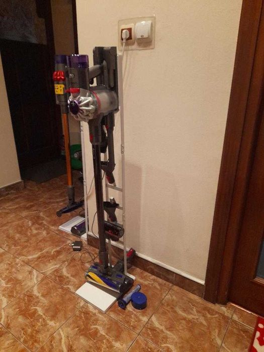 De vanzare aspirator Dyson V 8 Absolute nou