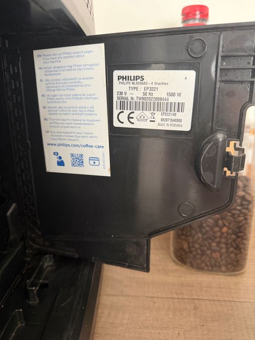 Philips Series 3200 EP3221/40 – Автоматична кафемашина с керамична мелачка
