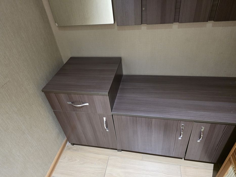 Продам прихожую срочно