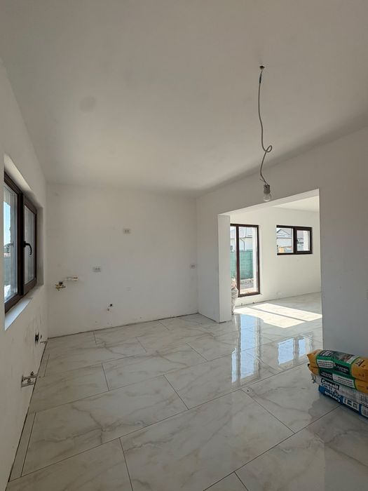 Vând casa tip duplex la cheie sau la stadiul actual