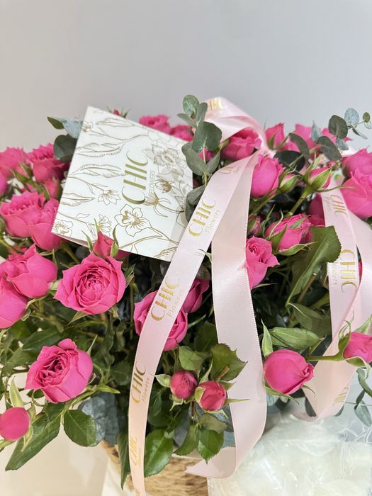 Цветы в корзине розы