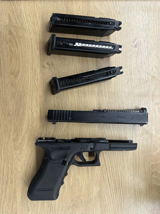 We Glock 17 airsoft