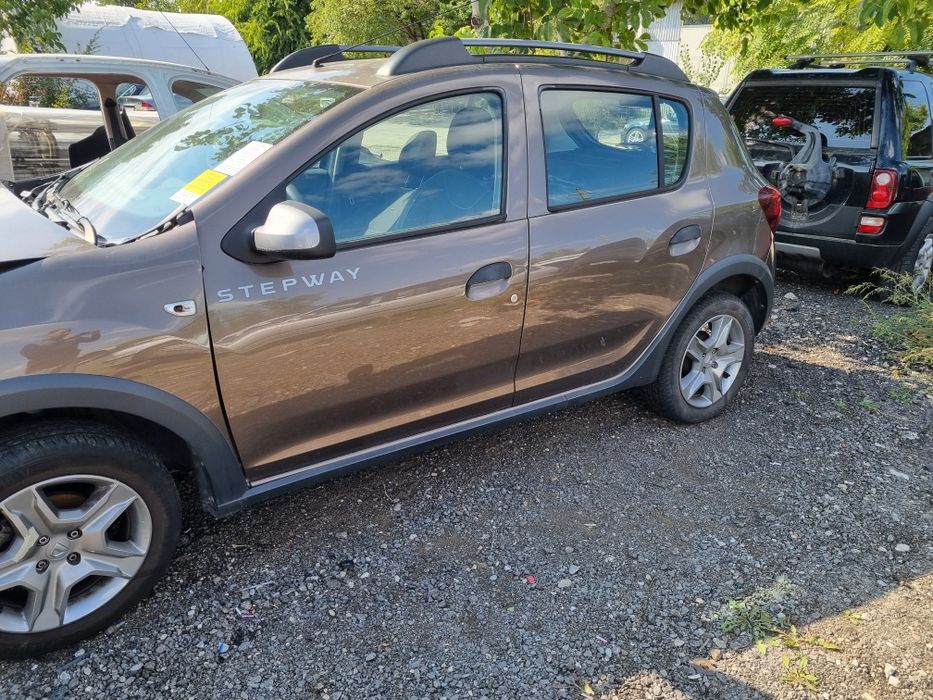 Dezmembrez Dacia logan 2,, sandero 2 , piese caroserie, oglinzi,mo