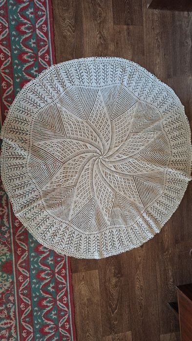 Ръчно плетена покривка