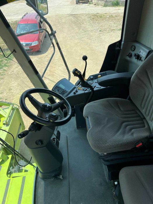 Combina agricola Claas Avero 160