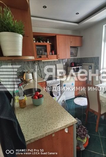 Тристаен апартамент в Перник, кв. Изток