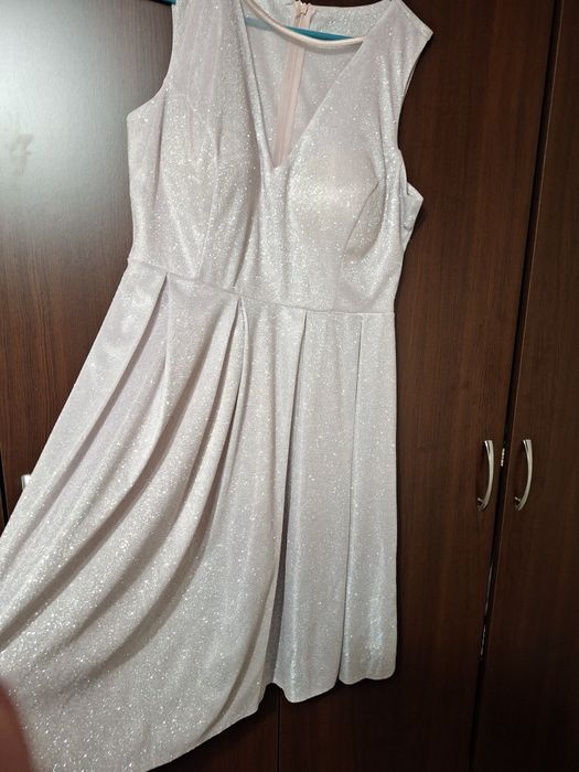 Рокля  нова размер 44