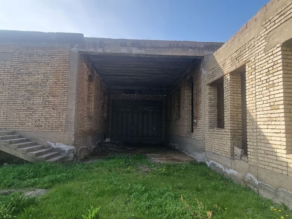 Ховли сотилади Тошкент парфём якинида