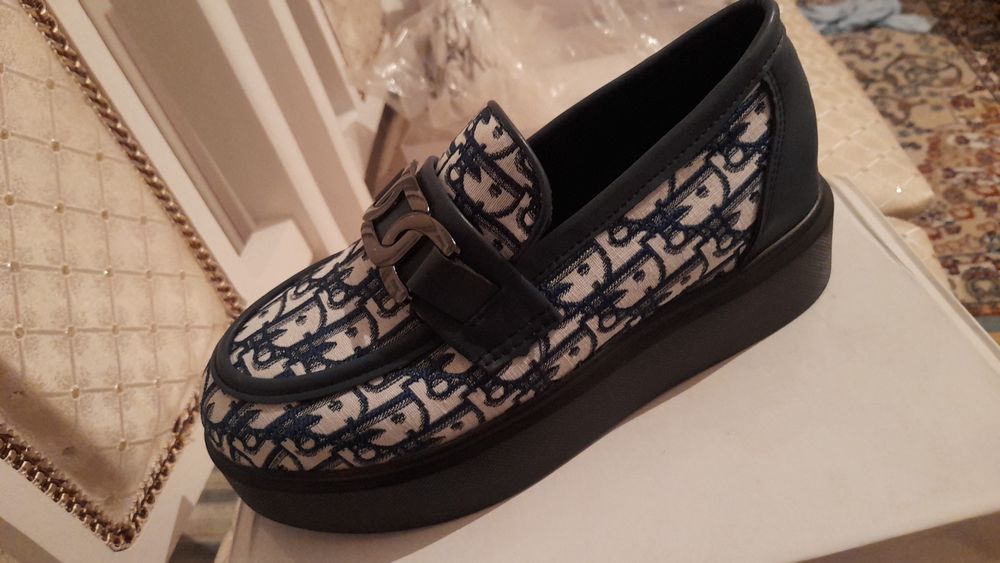 Взрослые детские обувь