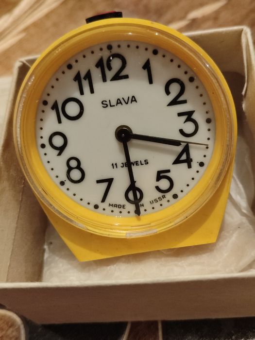 Продам часы будильник СССР